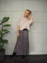 Load image into Gallery viewer, Grey Pleated Leopard Print Skirt