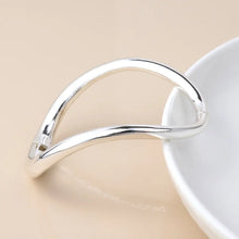 Load image into Gallery viewer, POM Silver Plated Simple Curve Hinged Bangle
