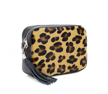 Load image into Gallery viewer, Made in Italy Leather Leopard Print Camera Bag