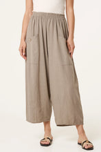 Load image into Gallery viewer, Made in Italy Wide Pocket Front Button Cotton Trousers - Mocha