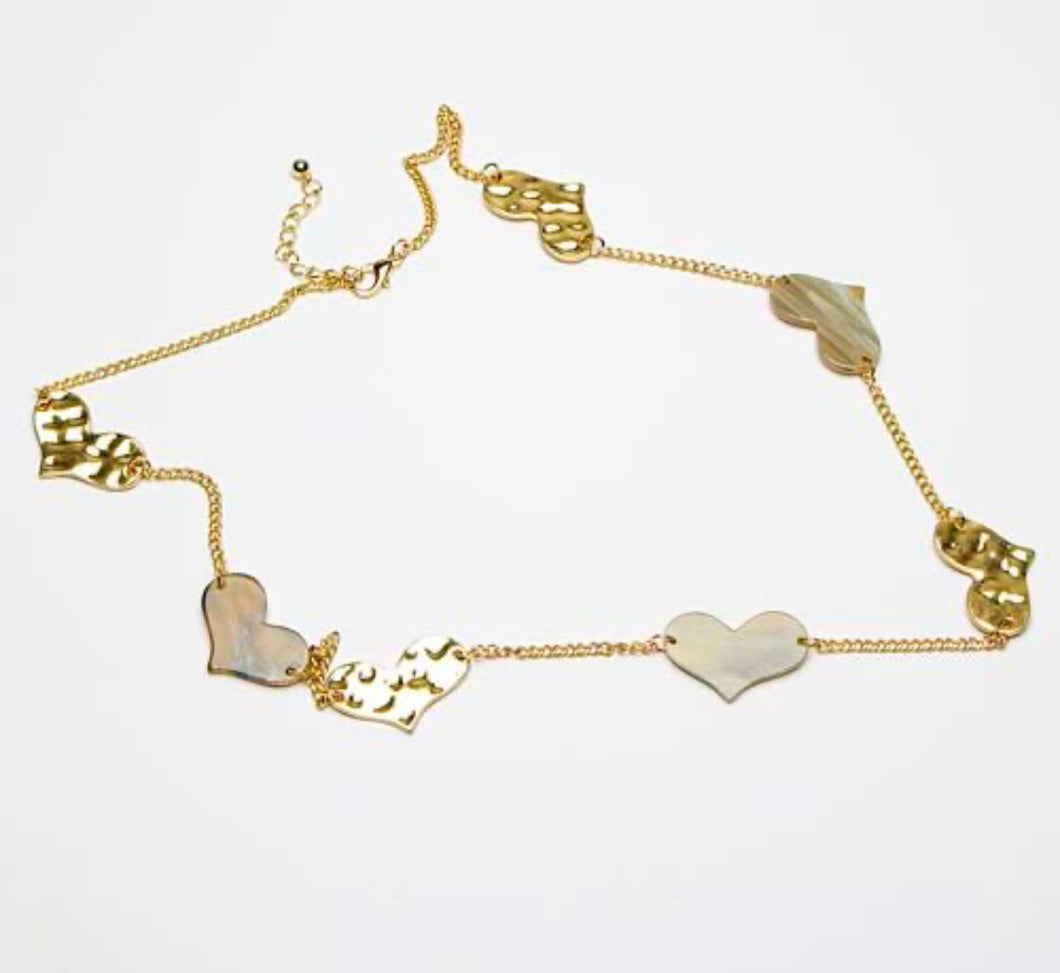 Eliza Gracious Short Resin & Metal Necklace