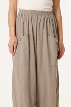 Load image into Gallery viewer, Made in Italy Wide Pocket Front Button Cotton Trousers - Mocha