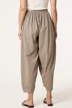Load image into Gallery viewer, Made in Italy Wide Pocket Front Button Cotton Trousers - Mocha