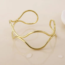 Load image into Gallery viewer, POM Frida Stainless Steel Gold Plated Wire Wave Bangle