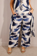 Load image into Gallery viewer, Goose Island Printed Summer Trousers - Navy