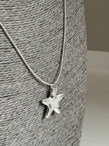Eliza Gracious Short Necklace with Twin Stars