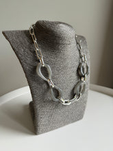 Load image into Gallery viewer, Eliza Gracious Resin &amp; Metal Link Necklace