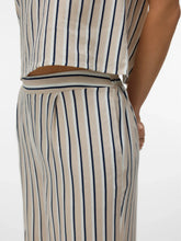Load image into Gallery viewer, Vero Moda Cropped Striped Pull On Trousers