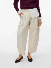 Load image into Gallery viewer, Vero Moda Cream Barrel Leg Trousers