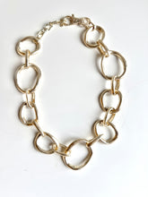 Load image into Gallery viewer, Eliza Gracious Large Link Short Necklace - Pale Gold