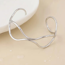 Load image into Gallery viewer, POM Frida Stainless Steel Platinum Plated Wire Wave Bangle