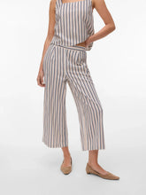 Load image into Gallery viewer, Vero Moda Cropped Striped Pull On Trousers
