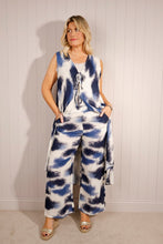 Load image into Gallery viewer, Goose Island Printed Summer Trousers - Navy