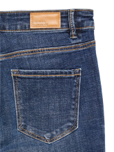 Load image into Gallery viewer, Vero Moda Straight Leg Jeans