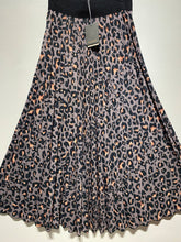Load image into Gallery viewer, Grey Pleated Leopard Print Skirt